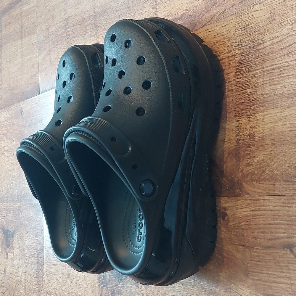 Crocs Classic Mega Crush Clogs M 7 W 9 Unisex Black